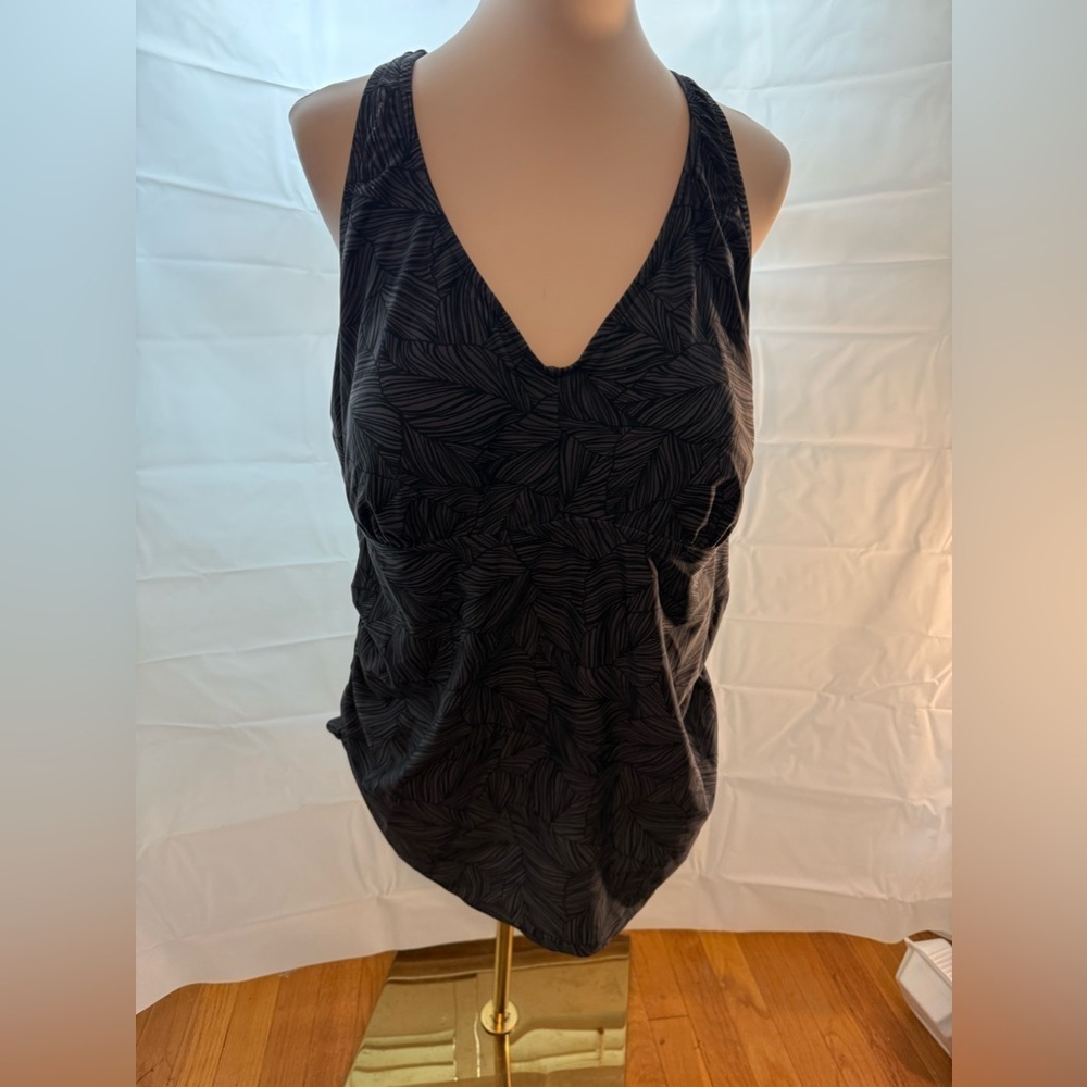 Kona Sol Black Sleeveless Fitted Swim Top